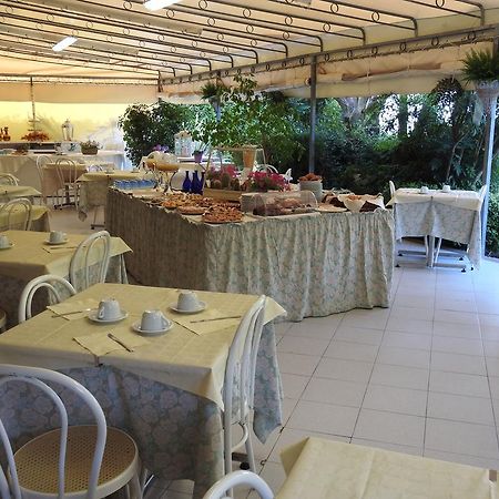 Grappolo D'Oro Hotel ปิเอตราซานตา ภายนอก รูปภาพ