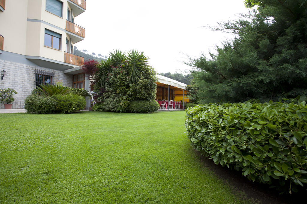 Grappolo D'Oro Hotel ปิเอตราซานตา ภายนอก รูปภาพ