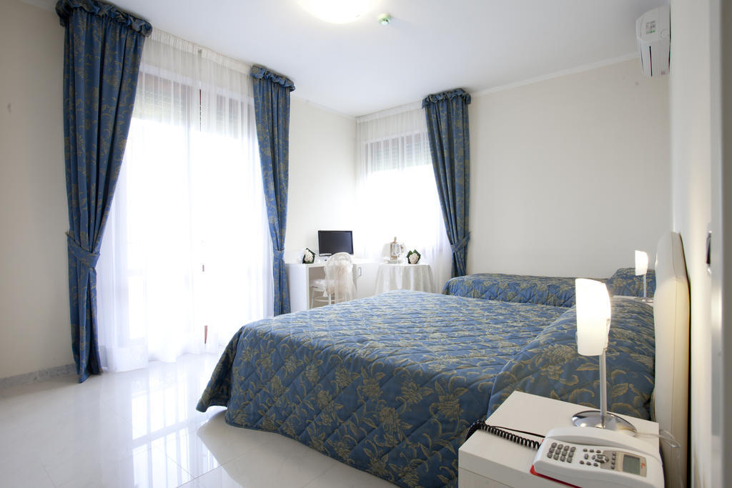Grappolo D'Oro Hotel ปิเอตราซานตา ภายนอก รูปภาพ