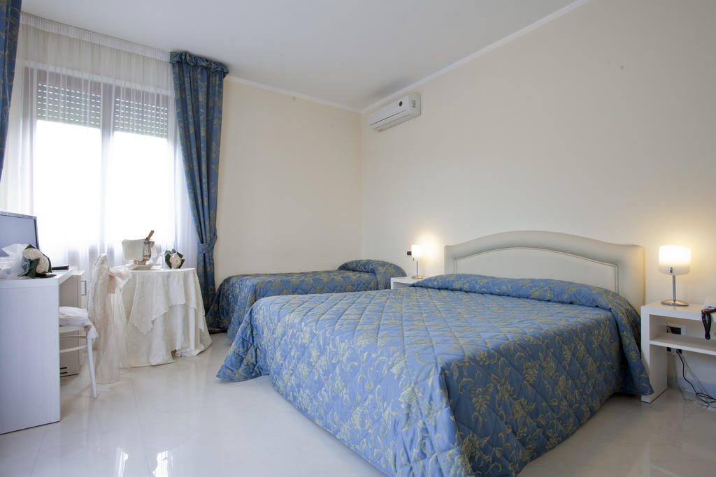 Grappolo D'Oro Hotel ปิเอตราซานตา ภายนอก รูปภาพ
